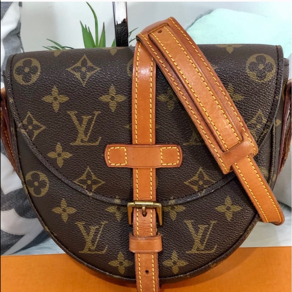 💯 % Authentic LV Chantilly PM crossbody